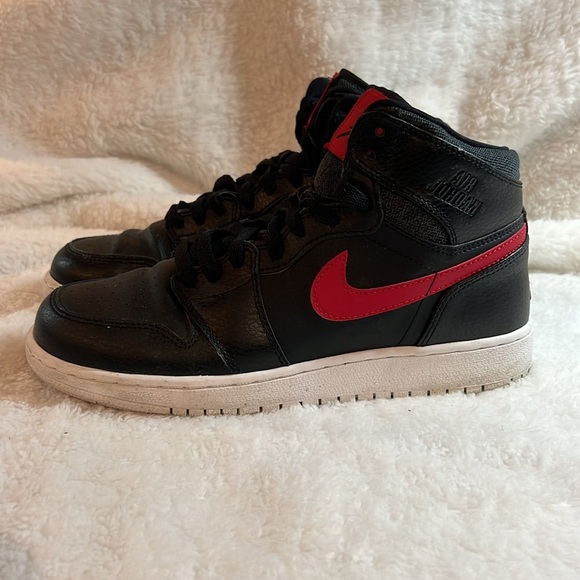 Nike air Jordan retro youth 6.5 EUC - Picture 3 of 15